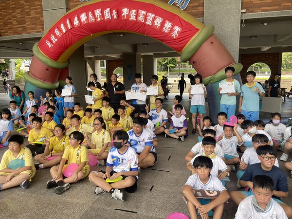 【賀】本校飛盤隊代表參加「新北市114年度全國青年盃飛盤錦標賽」成績優異，榮獲多項獎項。感謝許耿彬老師及王淑玲老師的殷勤指導！圖片