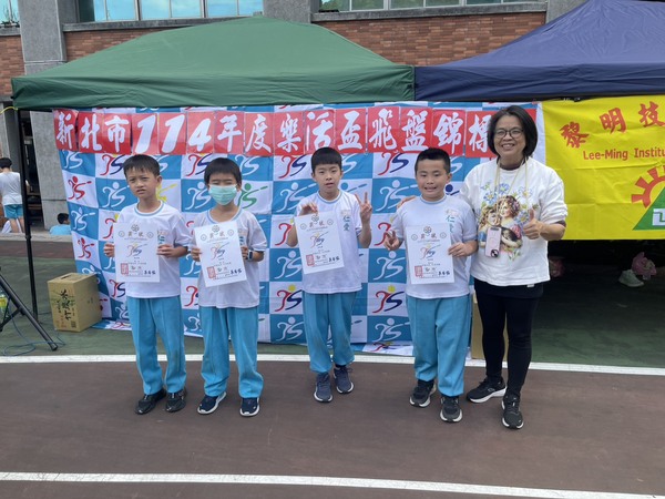 【賀】本校飛盤隊代表參加「新北市114年度樂活盃飛盤錦標賽」成績優異，榮獲多項獎項。 全校師生同感榮耀！ 感謝許耿彬老師及王淑玲老師的殷勤指導！圖片