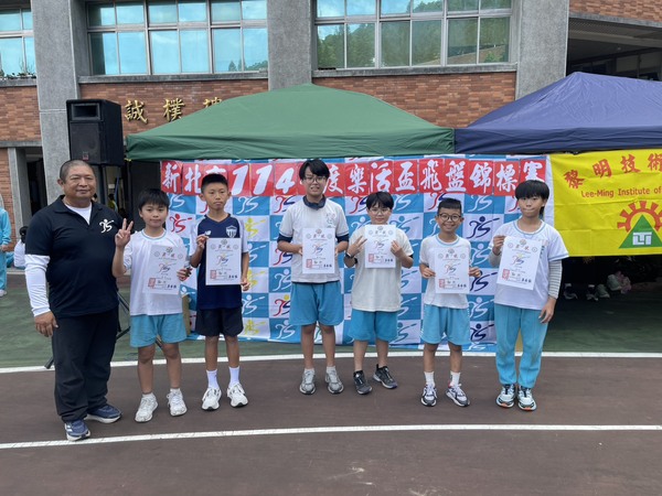 【賀】本校飛盤隊代表參加「新北市114年度樂活盃飛盤錦標賽」成績優異，榮獲多項獎項。 全校師生同感榮耀！ 感謝許耿彬老師及王淑玲老師的殷勤指導！圖片